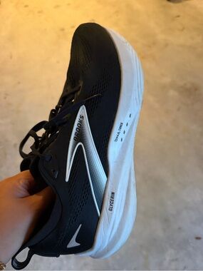 Brooks Men’s Black and White Glycerin Running Shoe